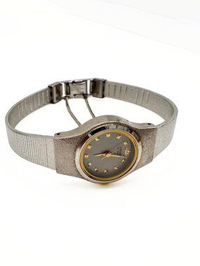 Vintage 1990s Seiko Wristwatch in Silver Tone